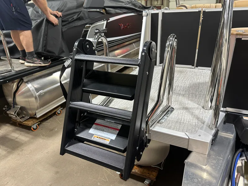 Slide: The Image of Tahoe Cascade 2385 Elite Tritoon & Honda 225HP 4-Stroke EFI 2025 - 49