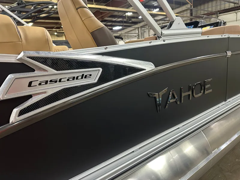 Slide: The Image of Tahoe Cascade 2385 Elite Tritoon & Honda 225HP 4-Stroke EFI 2025 - 54