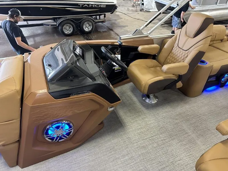 Slide: The Image of Tahoe Cascade 2385 Quad Lounge Shift Tritoon & 225HP 4-Stroke 2025 - 12