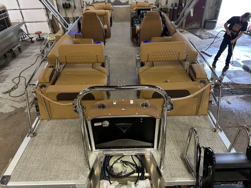 Slide: The Image of Tahoe Cascade 2385 Quad Lounge Shift Tritoon & 225HP 4-Stroke 2025 - 7