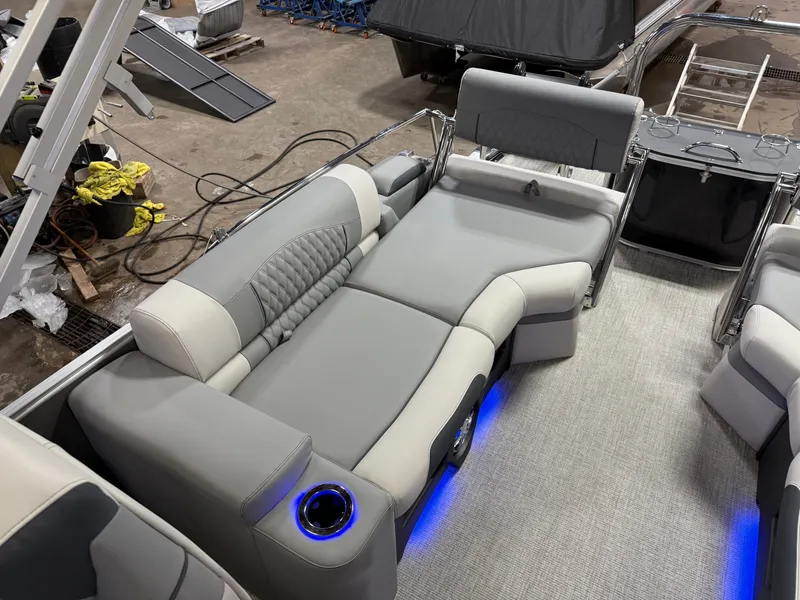 Slide: The Image of Tahoe Cascade 2385 Quad Lounge Shift Tritoon & 225HP 4-Stroke 2025 - 21