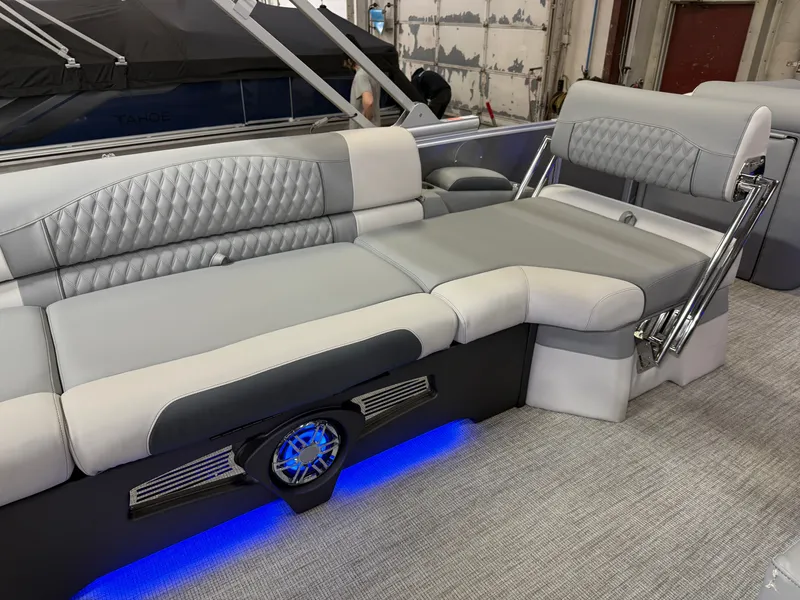 Slide: The Image of Tahoe Cascade 2385 Quad Lounge Shift Tritoon & 225HP 4-Stroke 2025 - 27