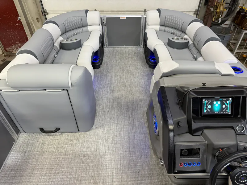 Slide: The Image of Tahoe Cascade 2385 Quad Lounge Shift Tritoon & 225HP 4-Stroke 2025 - 34