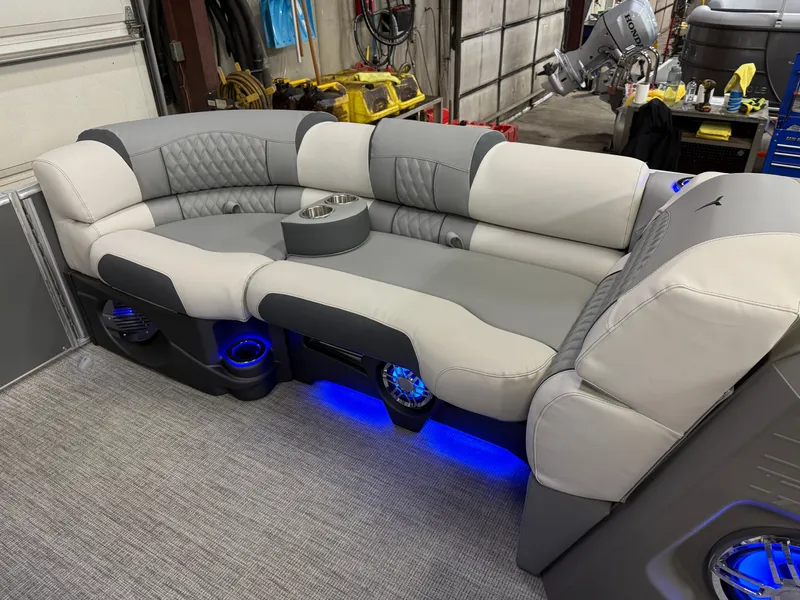 Slide: The Image of Tahoe Cascade 2385 Quad Lounge Shift Tritoon & 225HP 4-Stroke 2025 - 36