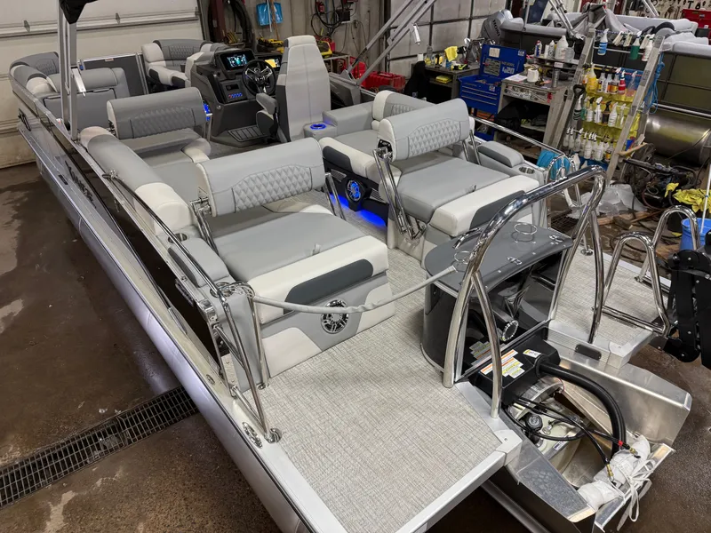 Slide: The Image of Tahoe Cascade 2385 Quad Lounge Shift Tritoon & 225HP 4-Stroke 2025 - 58