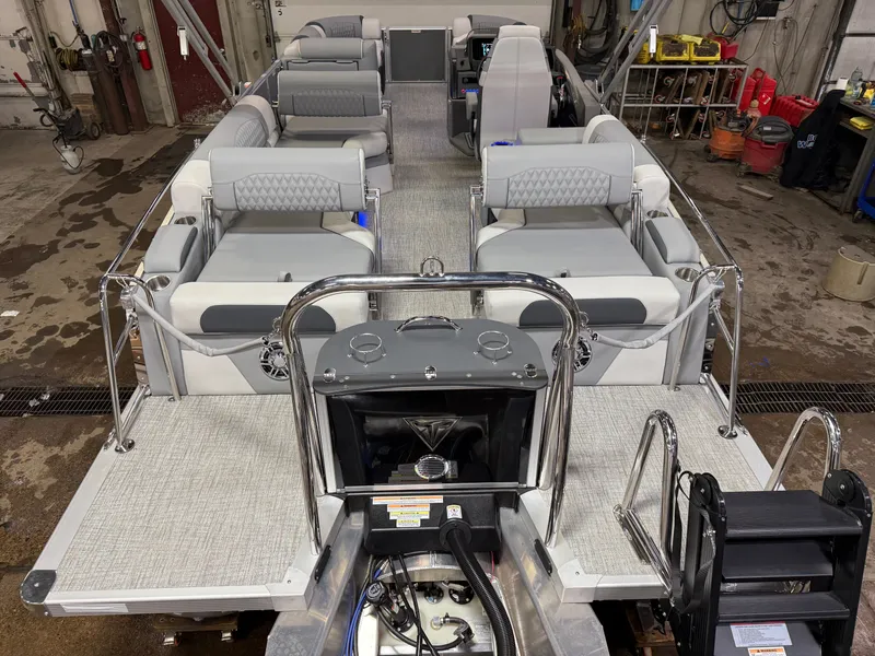 Slide: The Image of Tahoe Cascade 2385 Quad Lounge Shift Tritoon & 225HP 4-Stroke 2025 - 6