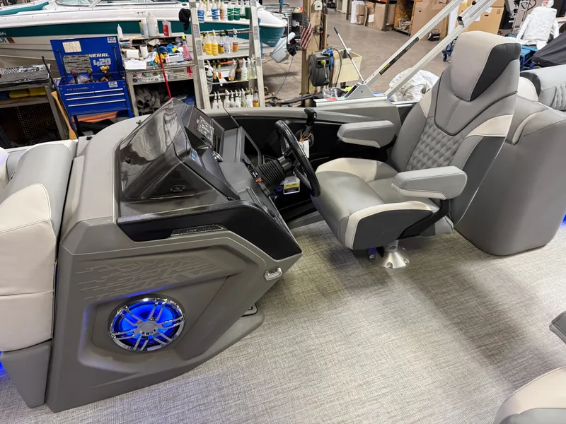 Slide: The Image of Tahoe Cascade 2385 Quad Lounge Tritoon & 225HP 4-Stroke 2025 - 11