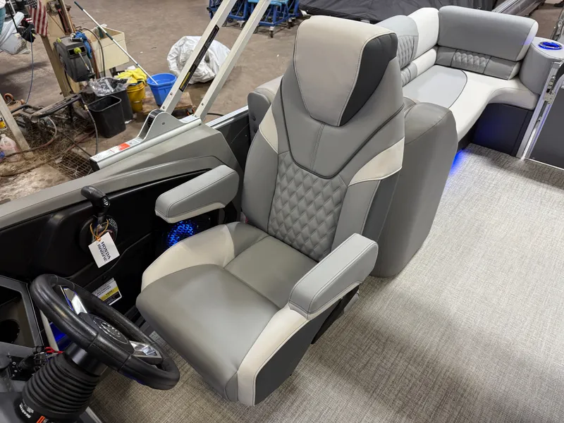 Slide: The Image of Tahoe Cascade 2385 Quad Lounge Tritoon & 225HP 4-Stroke 2025 - 12