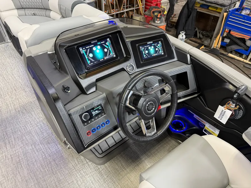Slide: The Image of Tahoe Cascade 2385 Quad Lounge Tritoon & 225HP 4-Stroke 2025 - 13