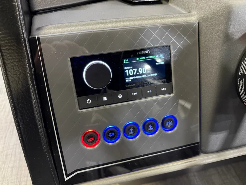 Slide: The Image of Tahoe Cascade 2385 Quad Lounge Tritoon & 225HP 4-Stroke 2025 - 14