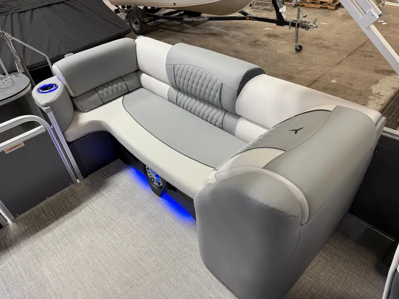 Slide: The Image of Tahoe Cascade 2385 Quad Lounge Tritoon & 225HP 4-Stroke 2025 - 20