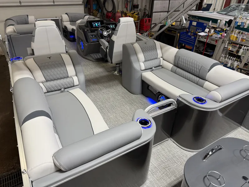 Slide: The Image of Tahoe Cascade 2385 Quad Lounge Tritoon & 225HP 4-Stroke 2025 - 23