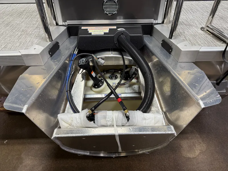 Slide: The Image of Tahoe Cascade 2385 Quad Lounge Tritoon & 225HP 4-Stroke 2025 - 43