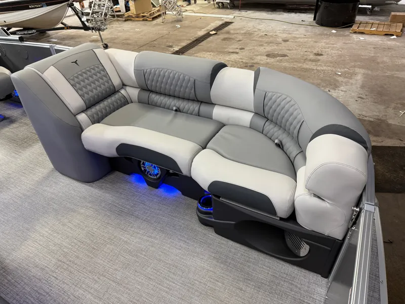 Slide: The Image of Tahoe Cascade 2385 Quad Lounge Tritoon & 225HP 4-Stroke 2025 - 9
