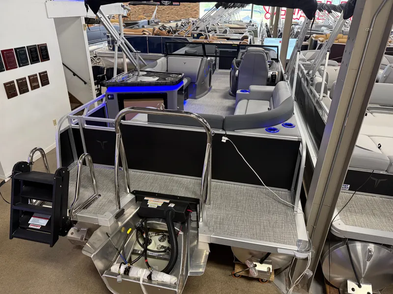 Slide: The Image of Tahoe LTZ 2385 Elite Windshield Tritoon & Honda 4-Stroke EFI 2025 - 39