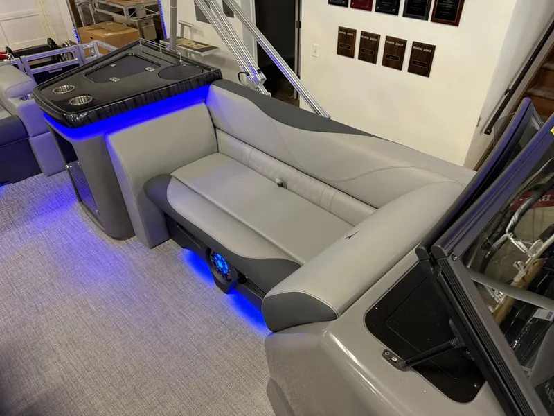 Slide: The Image of Tahoe LTZ 2385 Elite Windshield Tritoon & Honda 4-Stroke EFI 2025 - 7