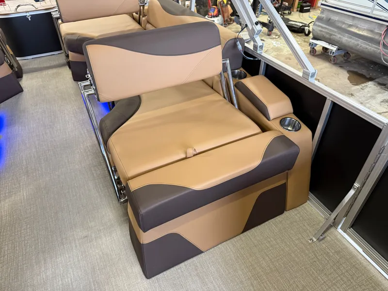 Slide: The Image of Tahoe LTZ 2385 Quad Lounge Shift Flip Tritoon & Honda 4-Stroke EFI 2025 - 10