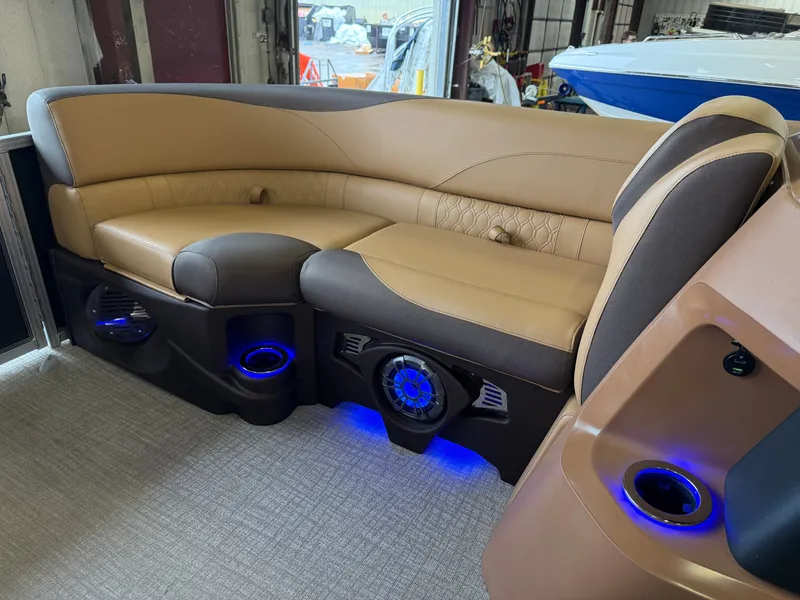 Slide: The Image of Tahoe LTZ 2385 Quad Lounge Shift Flip Tritoon & Honda 4-Stroke EFI 2025 - 32