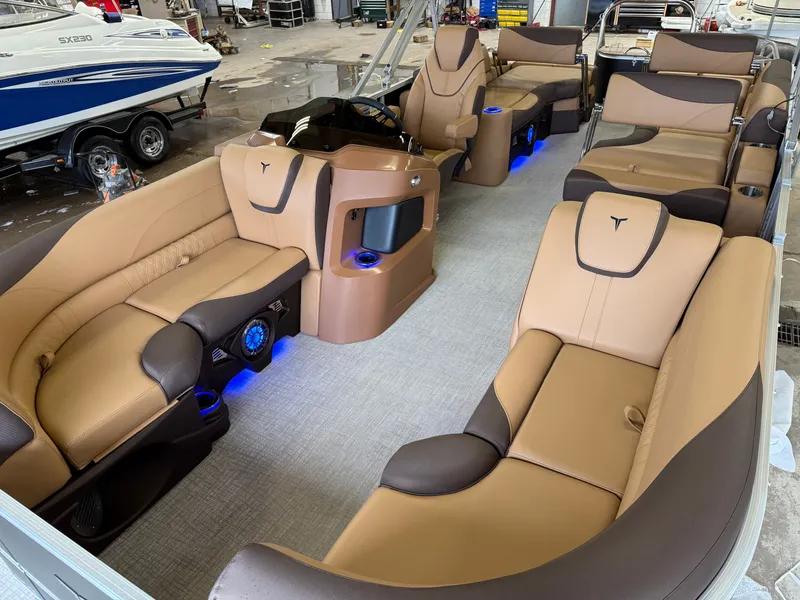 Slide: The Image of Tahoe LTZ 2385 Quad Lounge Shift Flip Tritoon & Honda 4-Stroke EFI 2025 - 33