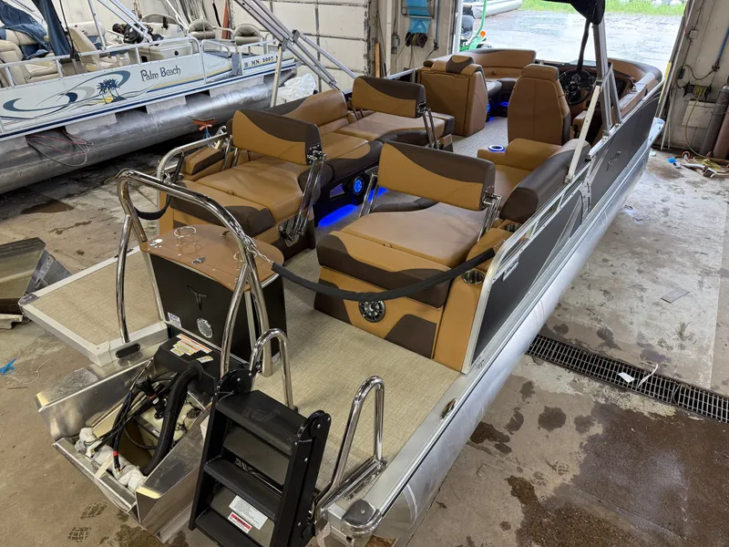 Slide: The Image of Tahoe LTZ 2385 Quad Lounge Shift Flip Tritoon & Honda 4-Stroke EFI 2025 - 49