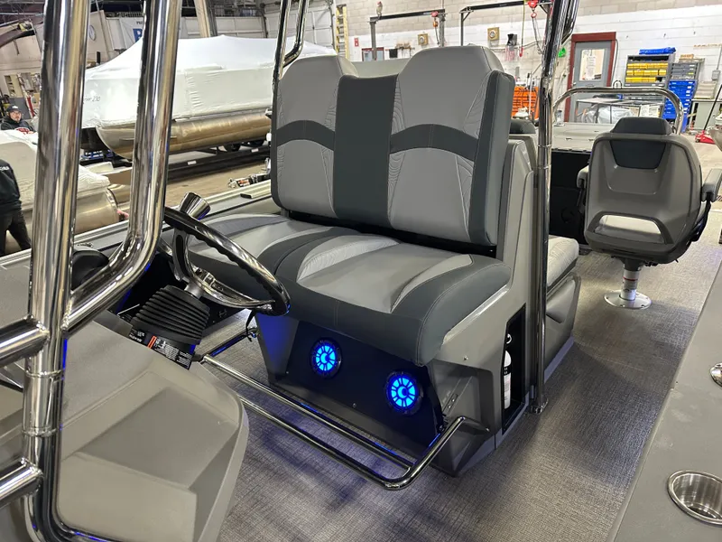 Slide: The Image of Tahoe Geofish CRF 2585 Tritoon & 225HP Outboard 2025 - 13