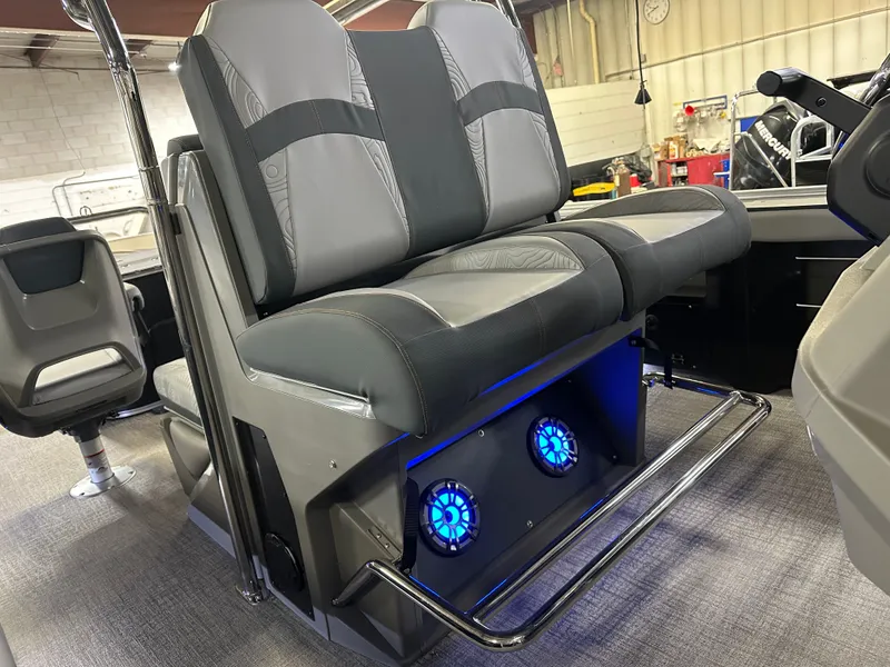 Slide: The Image of Tahoe Geofish CRF 2585 Tritoon & 225HP Outboard 2025 - 20