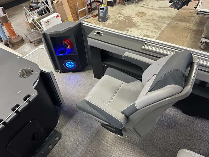 Slide: The Image of Tahoe Geofish CRF 2585 Tritoon & 225HP Outboard 2025 - 23