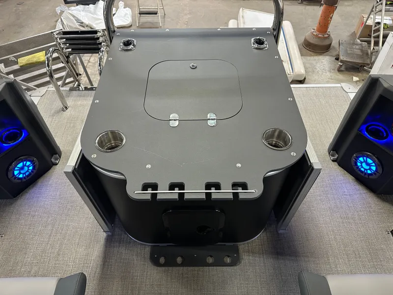 Slide: The Image of Tahoe Geofish CRF 2585 Tritoon & 225HP Outboard 2025 - 25