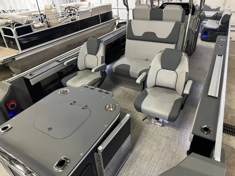 Slide: The Image of Tahoe Geofish CRF 2585 Tritoon & 225HP Outboard 2025 - 31