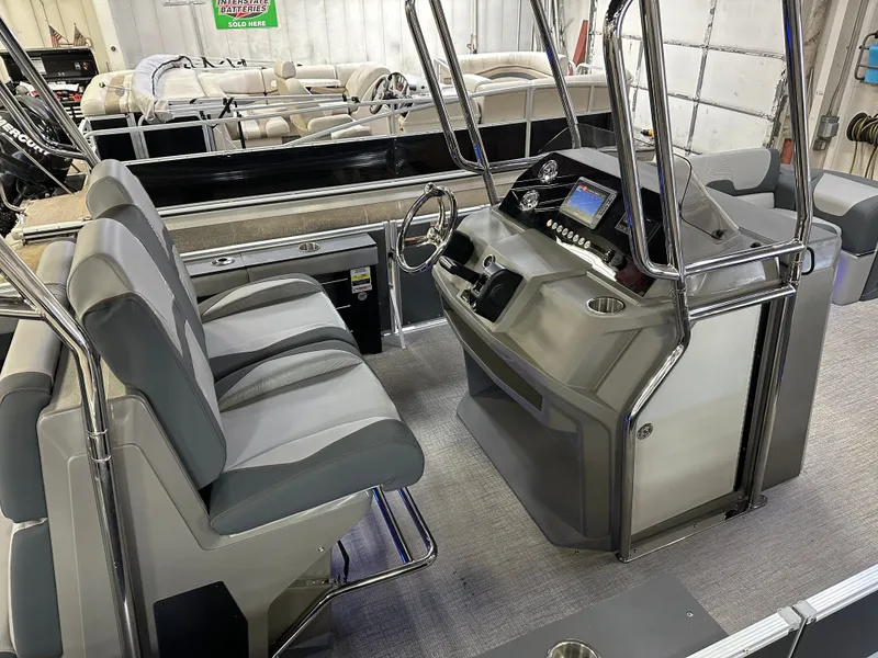 Slide: The Image of Tahoe Geofish CRF 2585 Tritoon & 225HP Outboard 2025 - 4