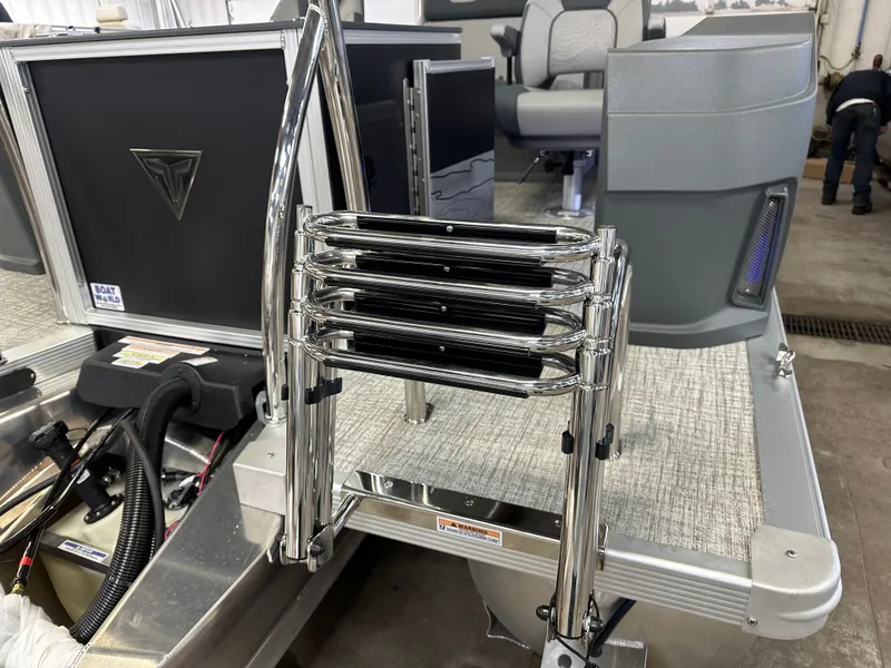 Slide: The Image of Tahoe Geofish CRF 2585 Tritoon & 225HP Outboard 2025 - 62