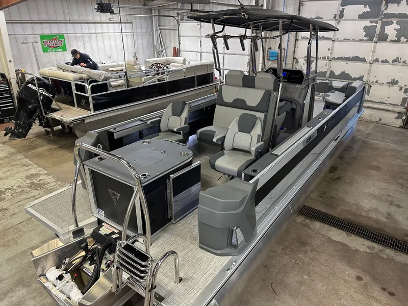 Slide: The Image of Tahoe Geofish CRF 2585 Tritoon & 225HP Outboard 2025 - 72