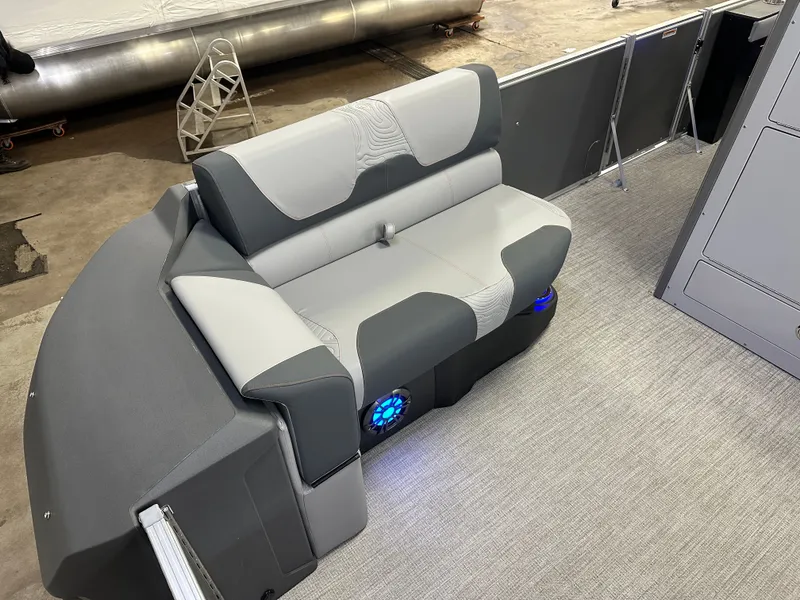 Slide: The Image of Tahoe Geofish CRF 2585 Tritoon & 225HP Outboard 2025 - 9