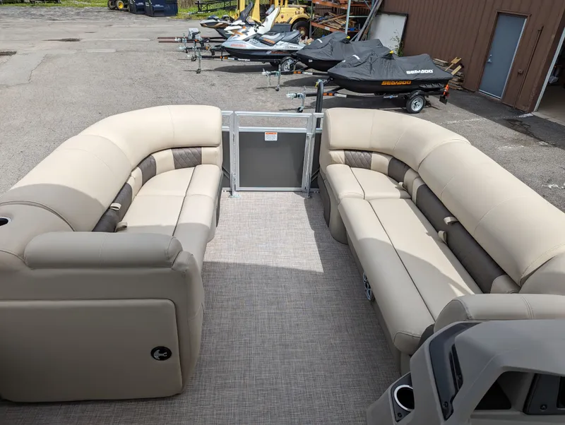 Slide: The Image of Sun Tracker Party Barge 20 DLX 2026 - 11