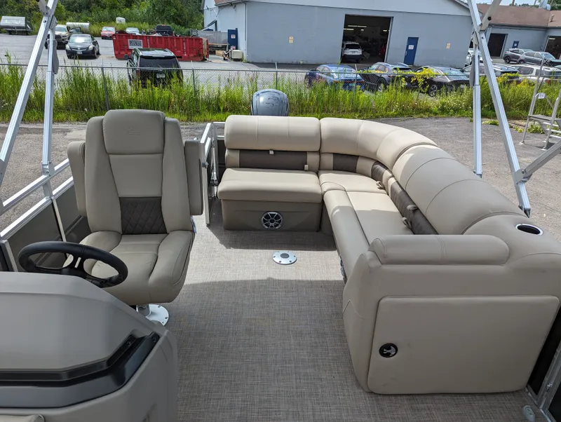 Slide: The Image of Sun Tracker Party Barge 20 DLX 2026 - 4