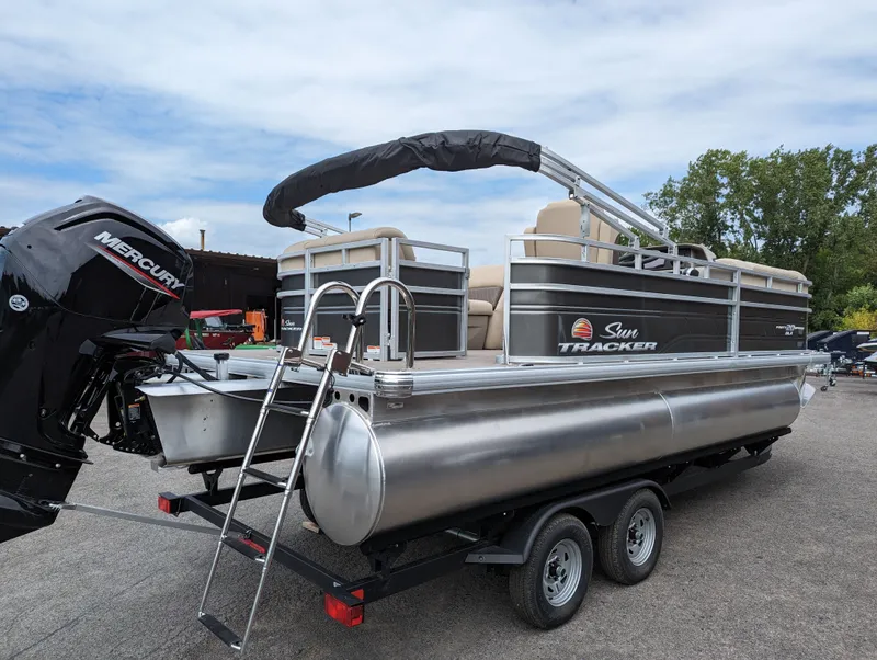 Slide: The Image of Sun Tracker Party Barge 20 DLX 2026 - 7