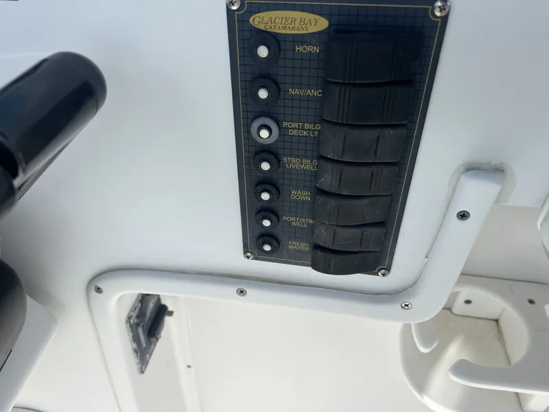 Slide: The Image of Glacier Bay 2640 Renegade 2005 - 7