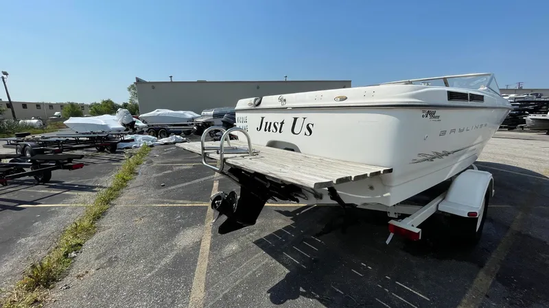 Slide: The Image of Bayliner 205 CAPRI Tow and Go 2000 - 4