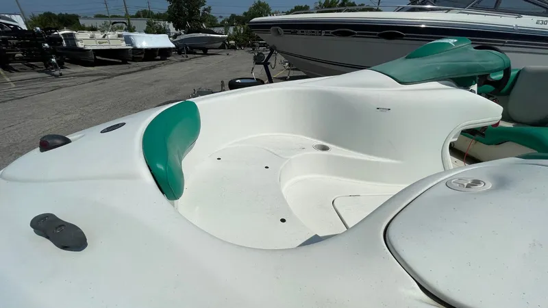 Slide: The Image of Sea-Doo CHALLENGER 15 Tow and Go 2000 - 4