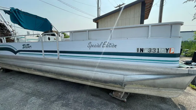 Slide: The Image of Sylvan 24SE Tow and Go 1994 - 4