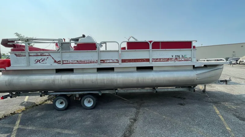 Slide: The Image of Crest Crest 25 SPORT Tow and Go 1995 - 1