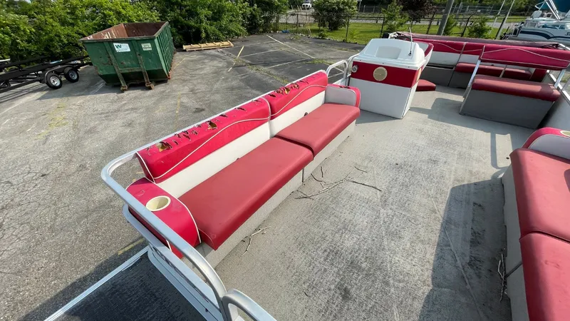 Slide: The Image of Crest Crest 25 SPORT Tow and Go 1995 - 2