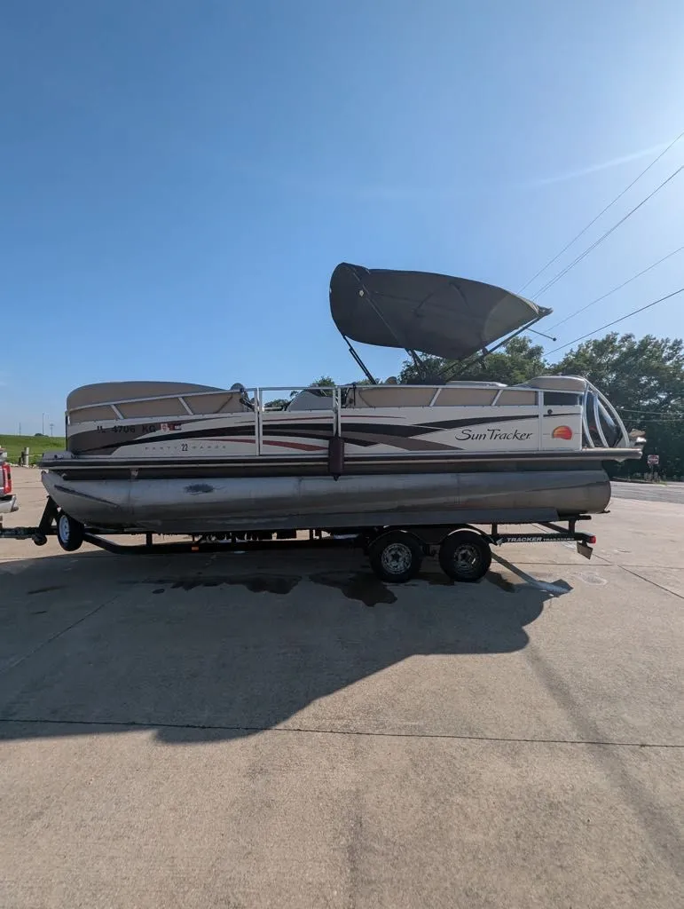 Slide: The Image of Sun Tracker Party Barge 22 2008 - 8