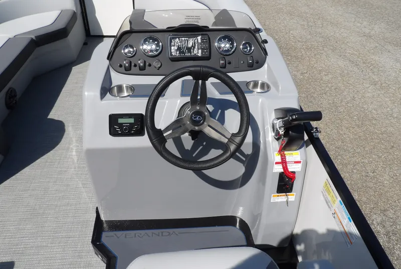 Slide: The Image of Veranda Vista Sport 20 2025 - 12