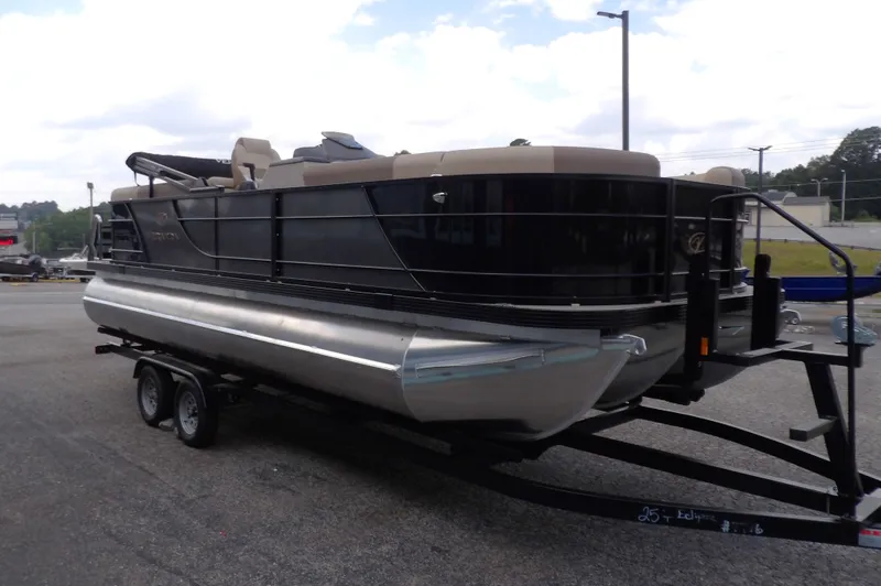 Slide: The Image of Veranda VR22RC 2025 - 11