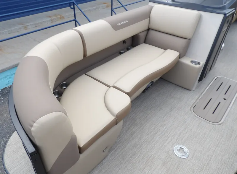 Slide: The Image of Veranda VR22RC 2025 - 12