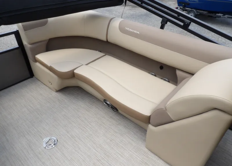 Slide: The Image of Veranda VR22RC 2025 - 15