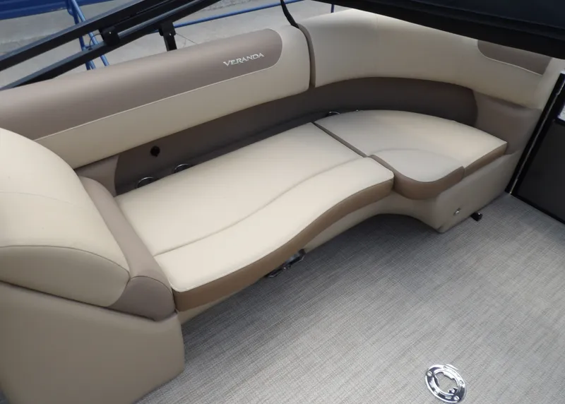 Slide: The Image of Veranda VR22RC 2025 - 16