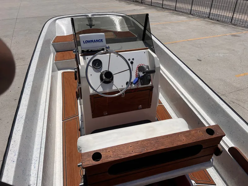 Slide: The Image of Boston Whaler Montauk 17 CC 1975 - 10