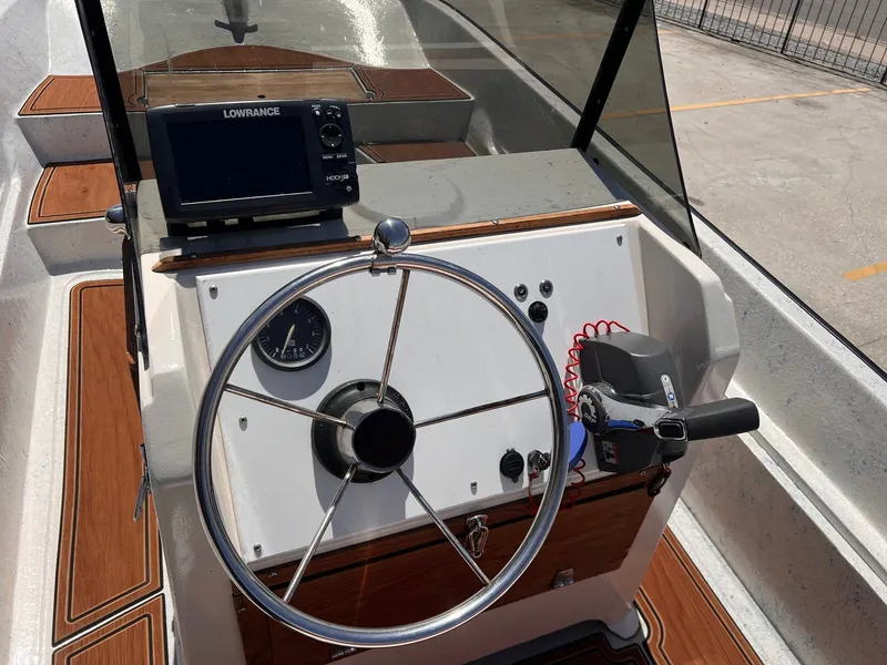 Slide: The Image of Boston Whaler Montauk 17 CC 1975 - 6